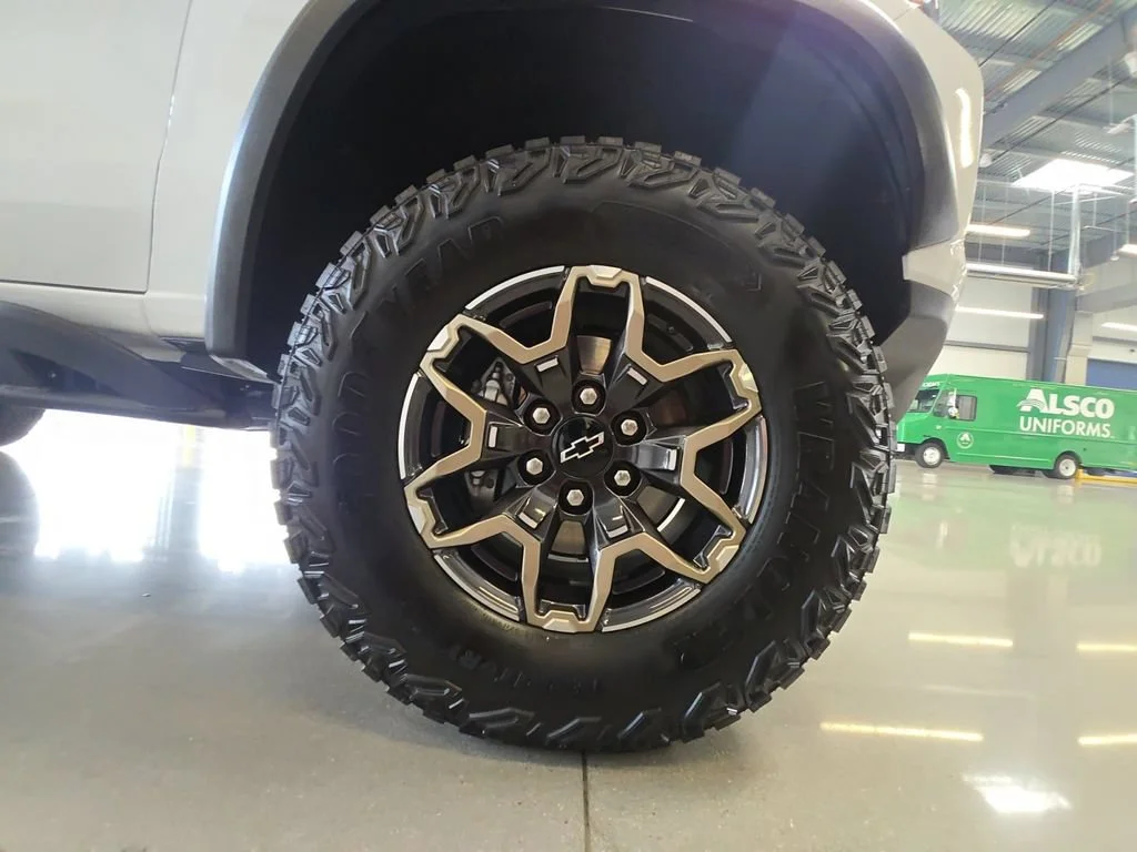 Used 2024 Summit White Chevrolet ZR2 image 29