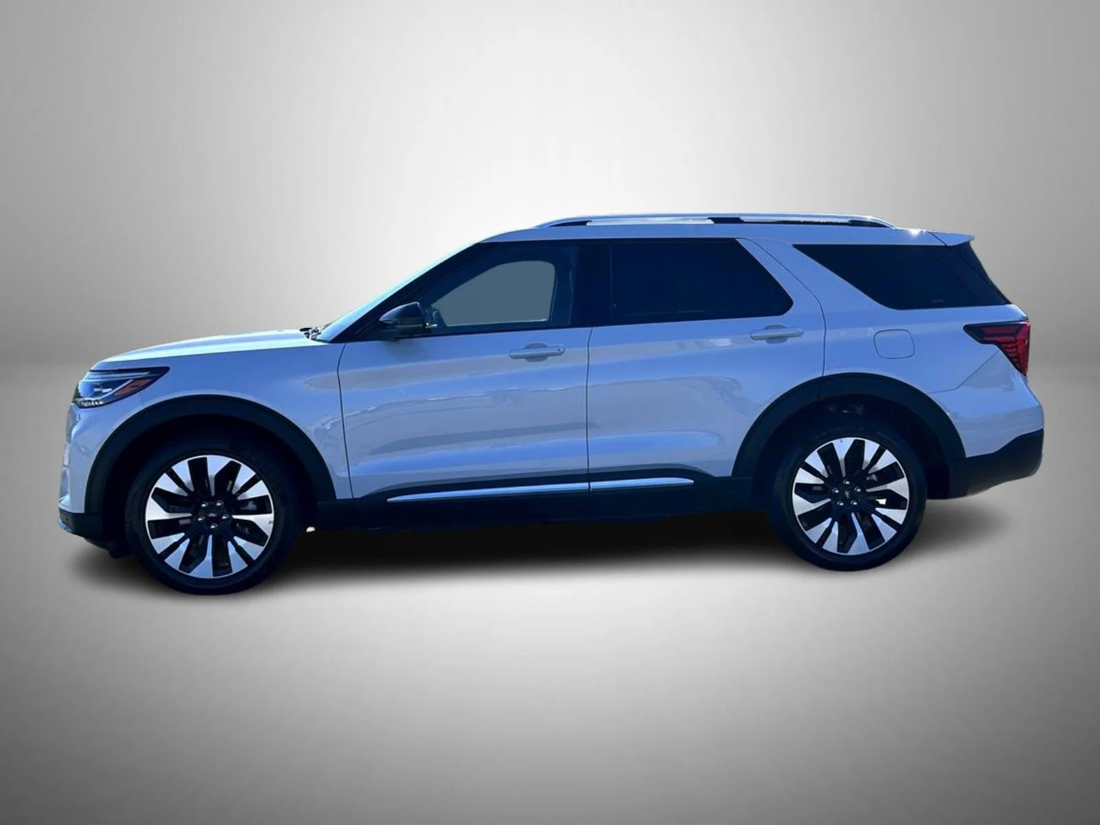 Used 2025 White Ford Platinum image 8