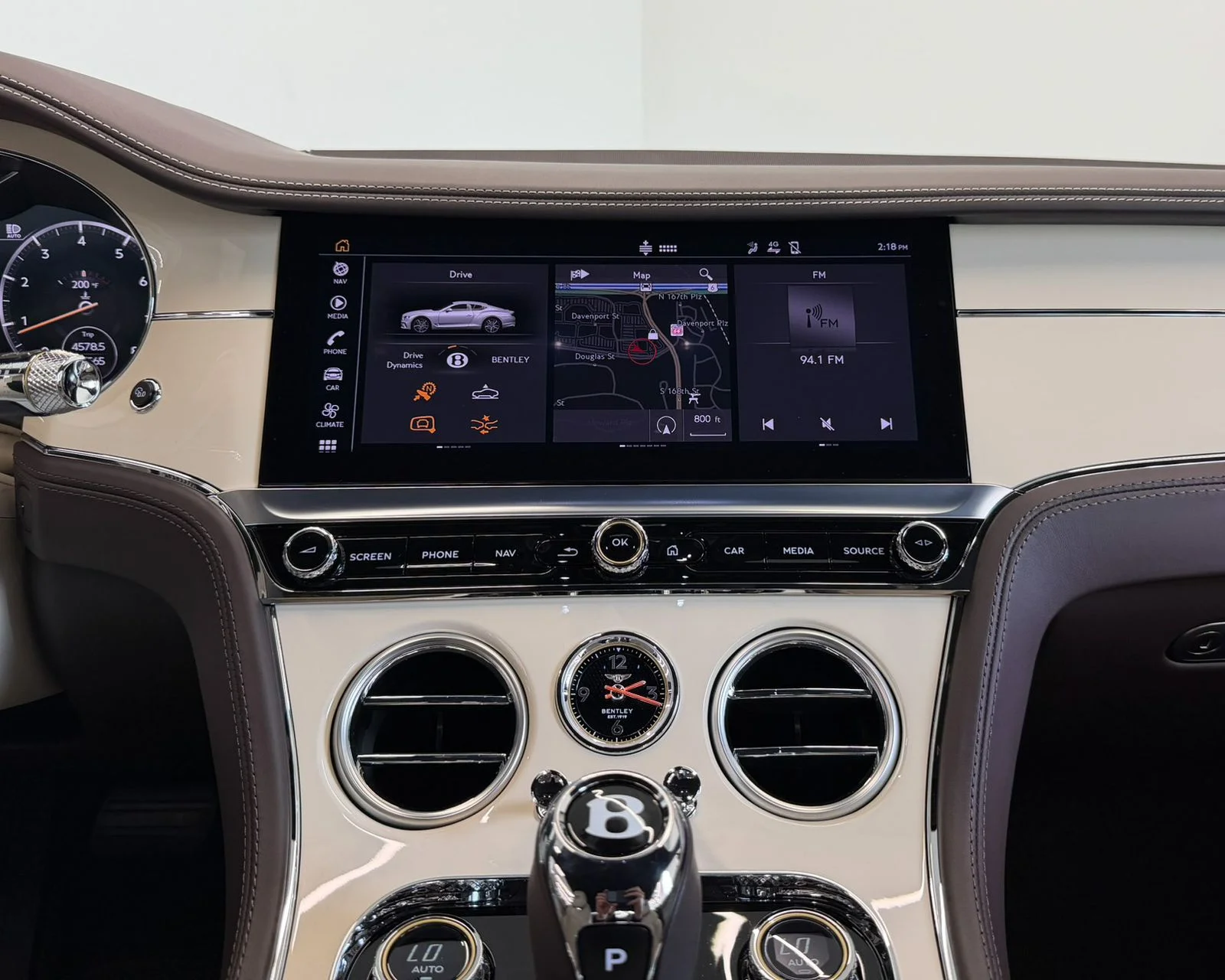 Used 2023 Brown Bentley V8 image 29