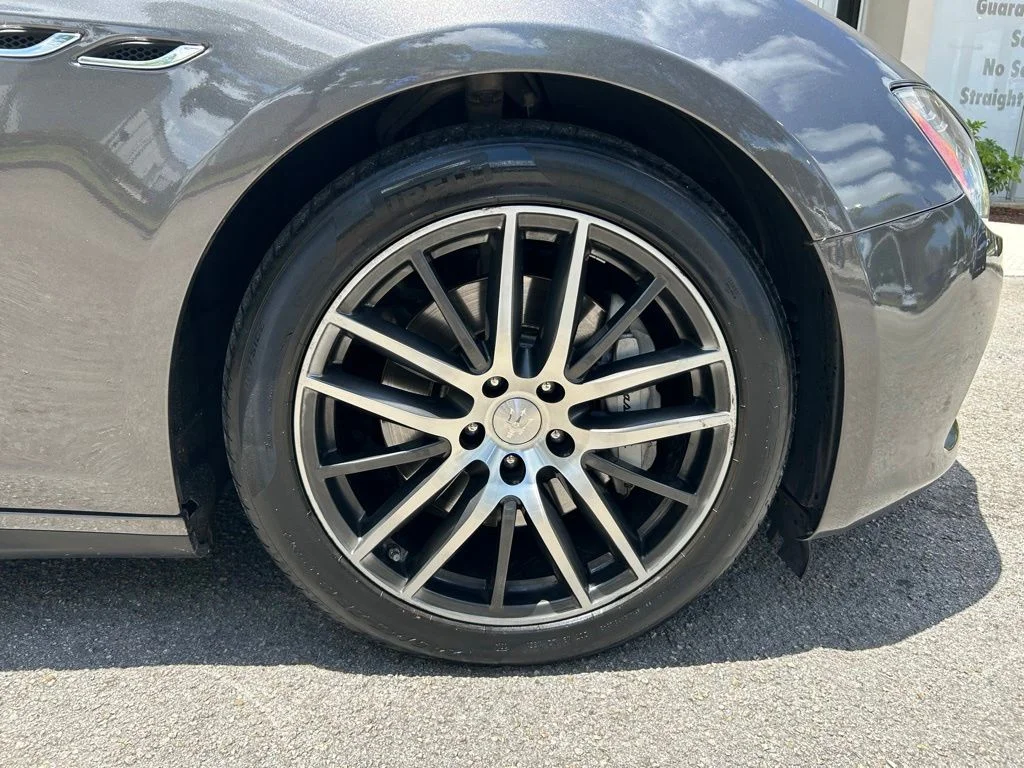 Used 2014 Gray Maserati Base image 23
