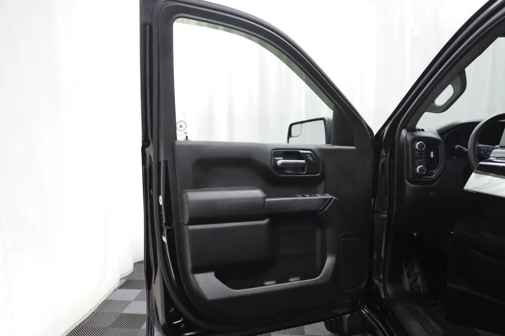 Used 2024 Onyx Black GMC Pro image 4