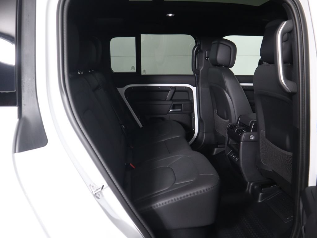 2025 Land Rover Defender S - Photo 24