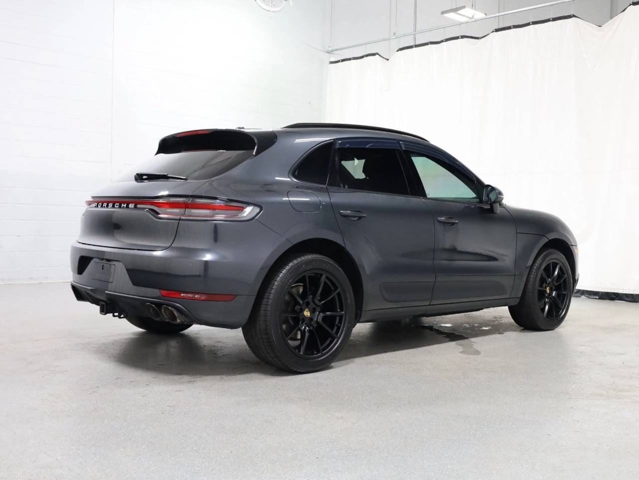 Used 2020 Vulcano Gray Metallic Porsche Macan image 9