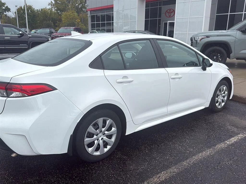 Used 2024 Ice Cap Toyota LE image 5
