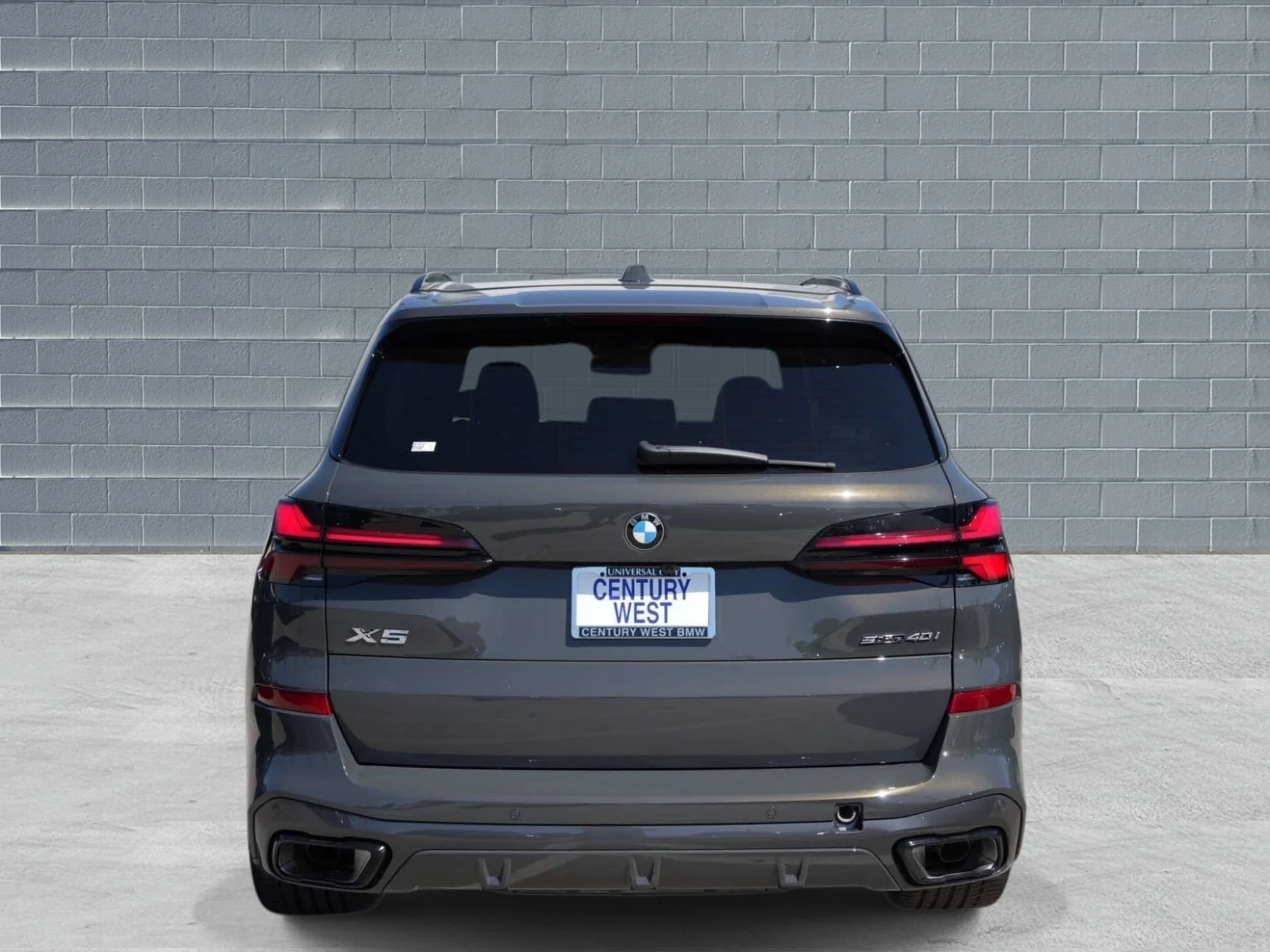 New 2026 Dravit Grey Metallic BMW sDrive40i image 4
