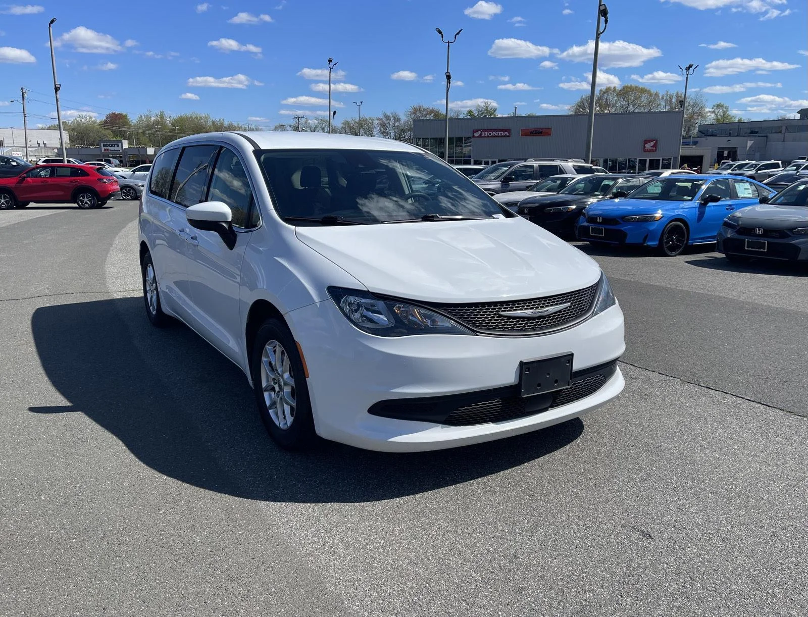 2022 Chrysler Voyager LX's photo