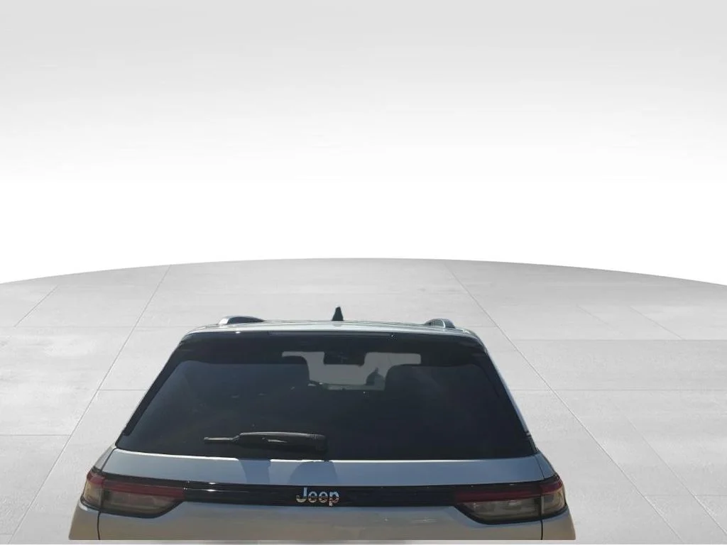 Used 2024 Silver Jeep Limited image 11
