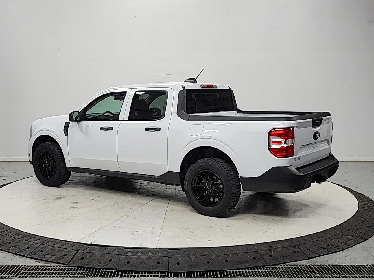 New 2026 Oxford White Ford XL image 5
