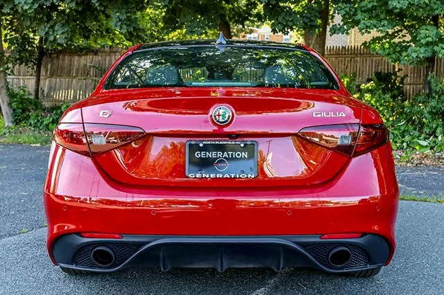 Used 2023  Alfa Romeo Veloce image 5