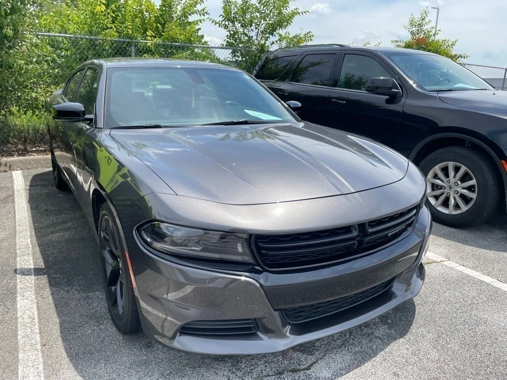 Used 2022 Gray Dodge SXT image 6