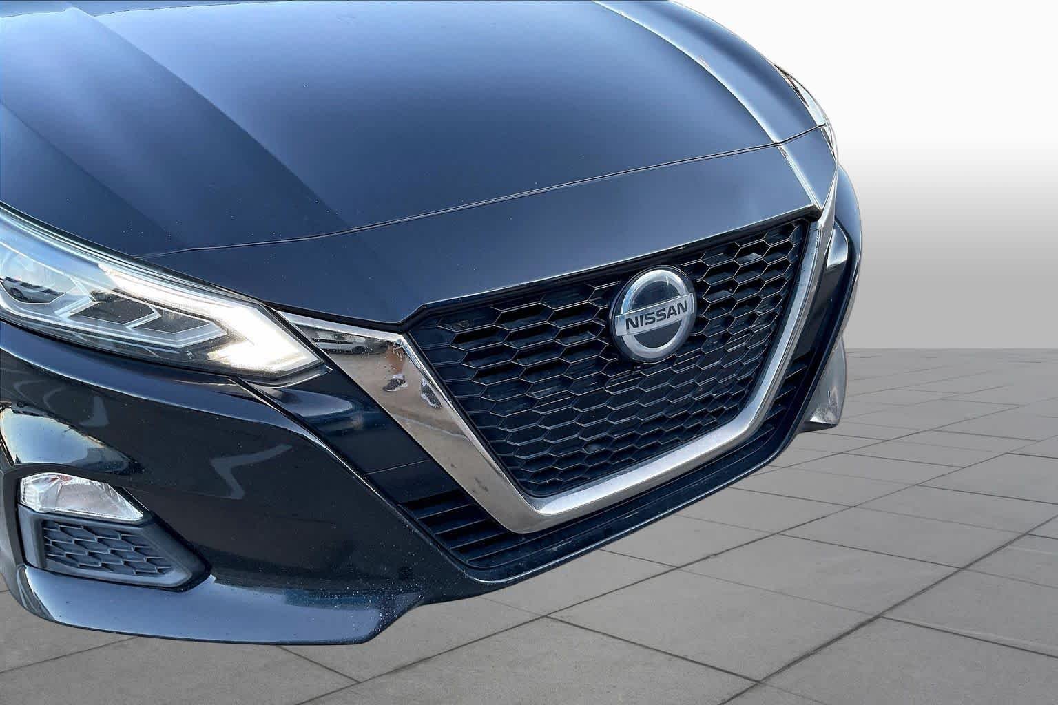 Used 2020 Super Black Nissan 2.5 SR image 27