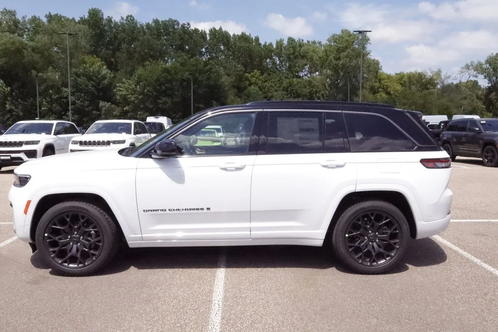 New 2026 Bright White Clear-Coat Exterior Paint Jeep Summit image 9
