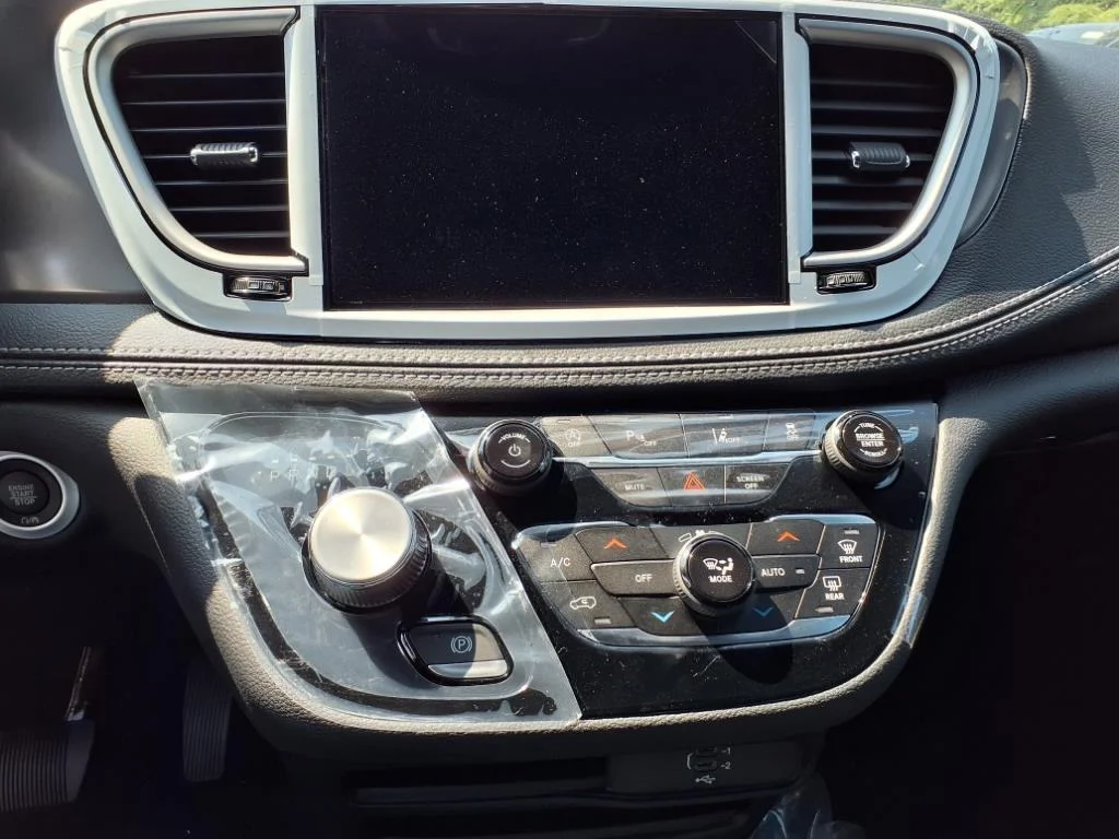 2026 Chrysler Pacifica Select - Photo 18