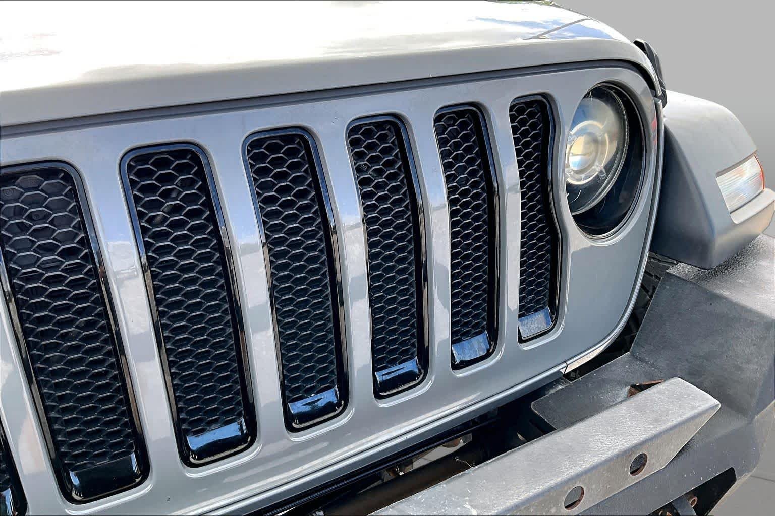 Used 2020 Sting-Gray Clearcoat Jeep Sport Altitude image 30