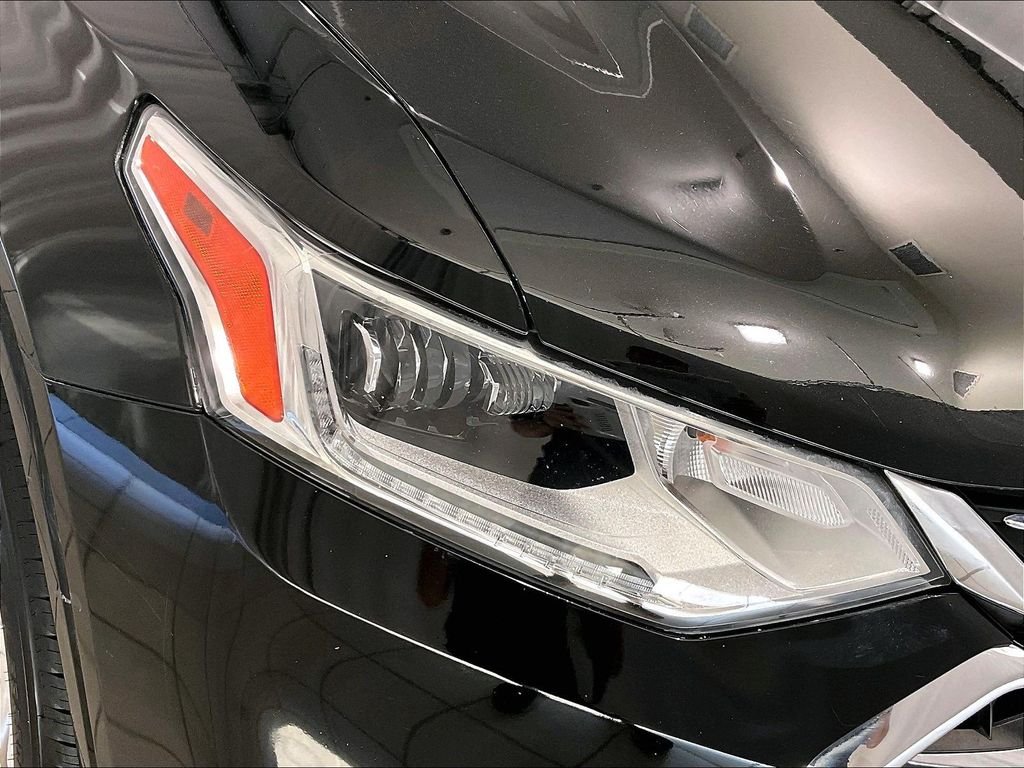 Used 2018 Mosaic Black Metallic Chevrolet High Country image 34