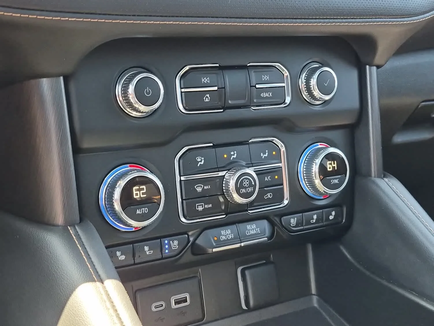 Used 2024 Summit White GMC AT4 image 18