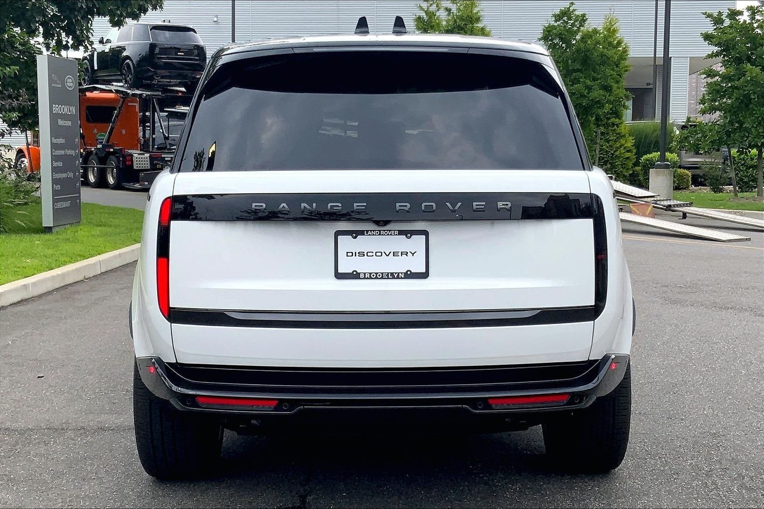 New 2026 Fuji White Land Rover SE 7 Seats image 4
