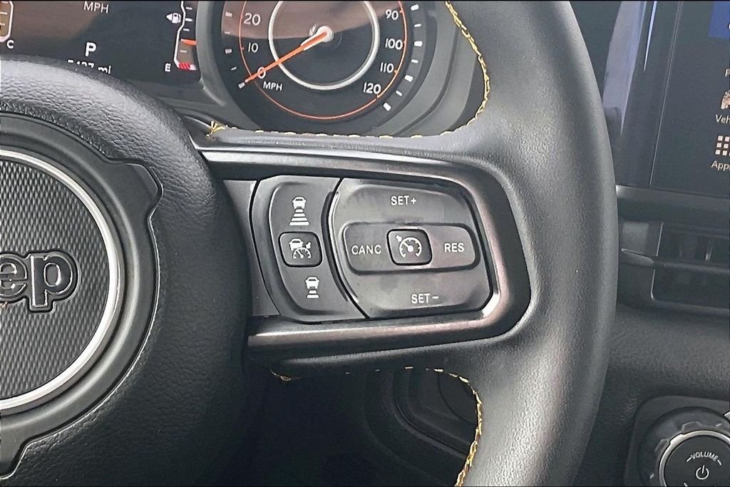 Used 2024  Jeep Sport S image 17