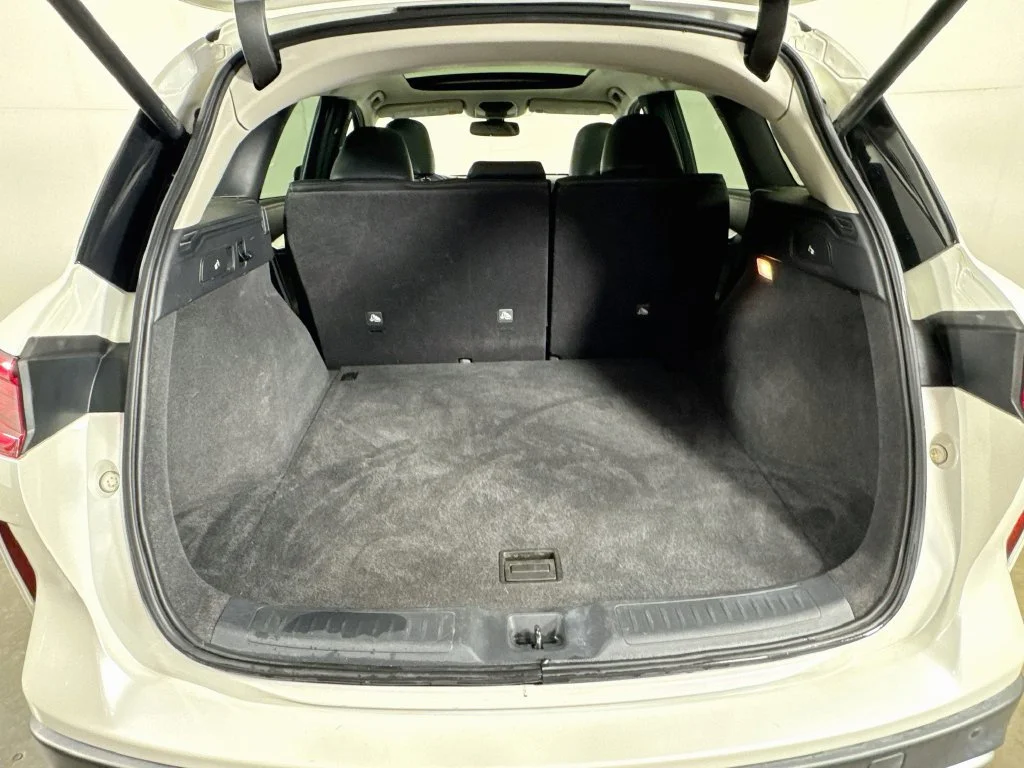 Used 2020 White INFINITI ESSENTIAL image 31