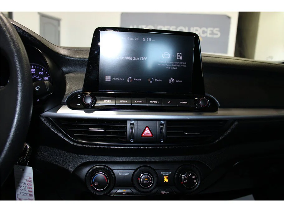 2023 Kia Forte LXS - Photo 23
