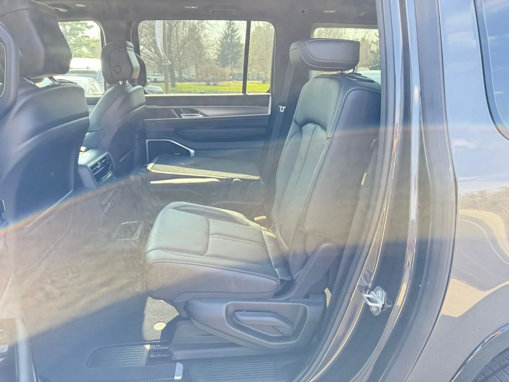New 2026 Baltic-Gray Metallic Clear-Coat Exterior Paint Jeep Limited Altitude image 25