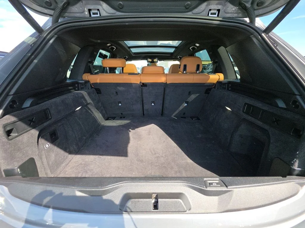 Used 2025 Gray BMW xDrive40i image 5