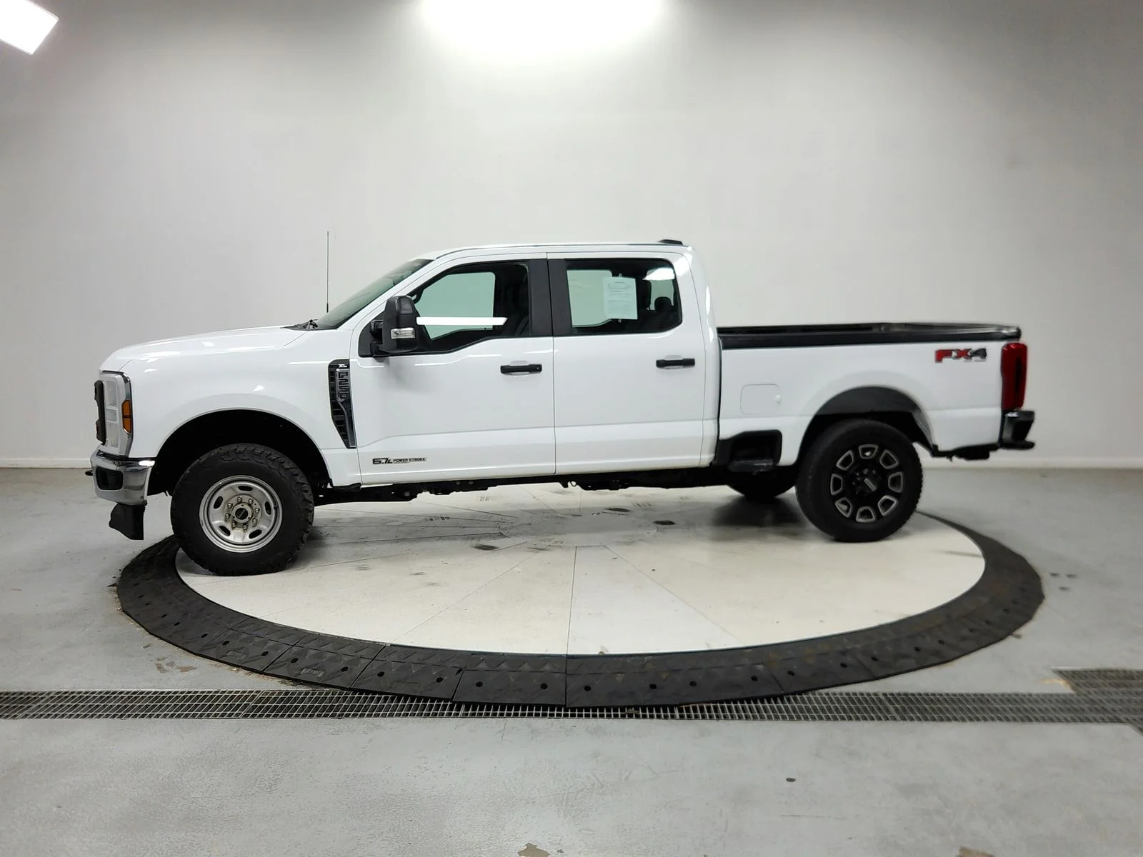 Used 2024 Oxford White Ford XL image 5