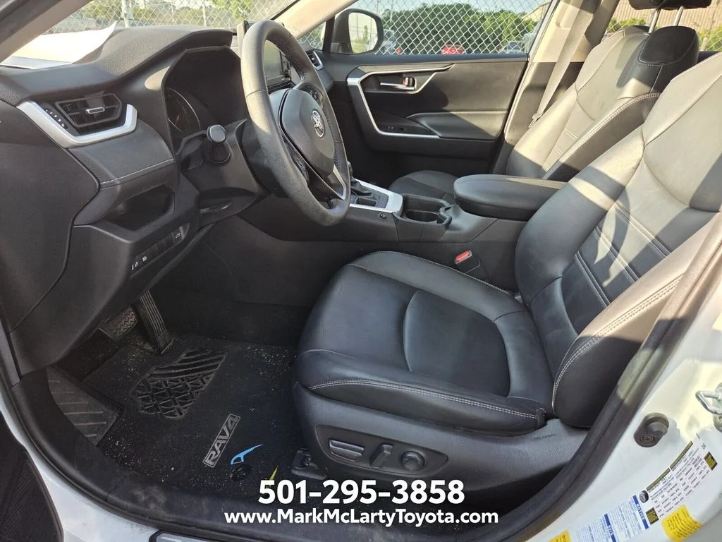 Used 2021 White Toyota XLE Premium image 6