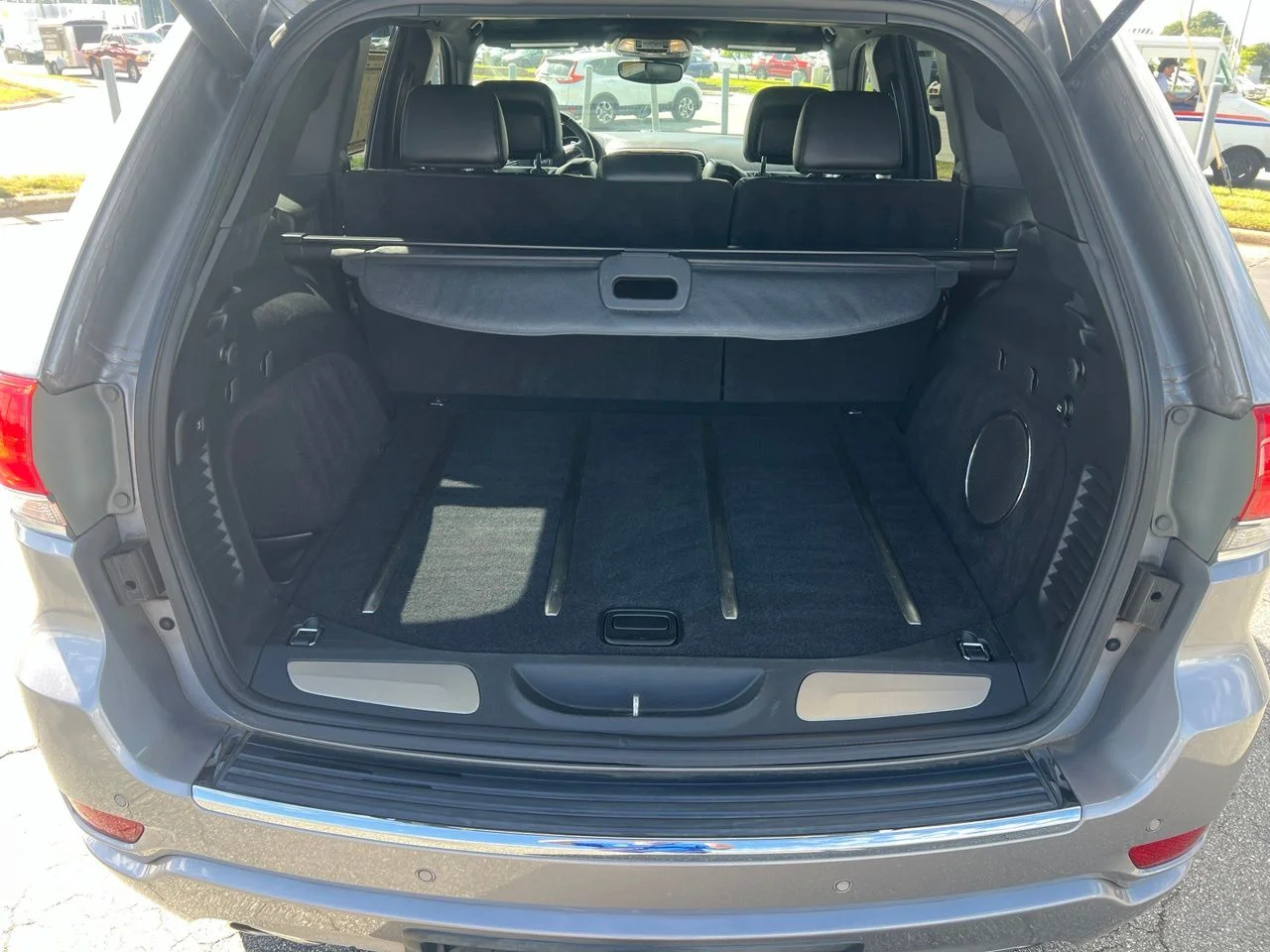 Used 2017 Silver Jeep Overland image 15