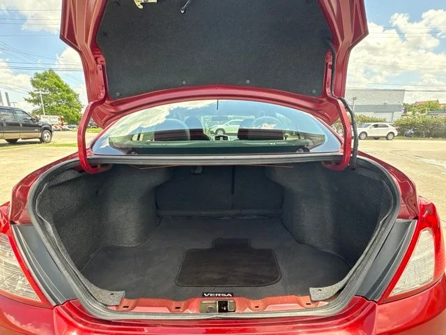 Used 2019 Red Nissan 1.6 SV image 11