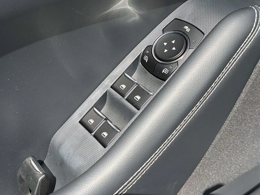 Used 2023 Space White Metallic Ford Select image 29