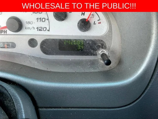 Used 2004 Red Ford XLT image 7