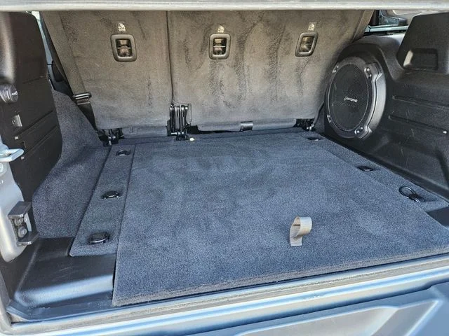 Used 2020 Silver Jeep Unlimited Sahara image 16