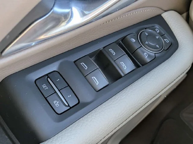 Used 2022 WHITE FROST TRICOAT GMC Denali image 25