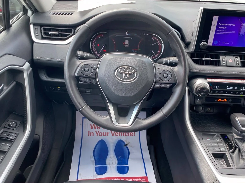 Used 2025 Beige Toyota XLE Premium image 9