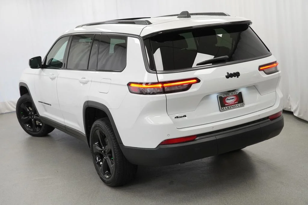 New 2026 Bright White Clear-Coat Exterior Paint Jeep Limited image 11