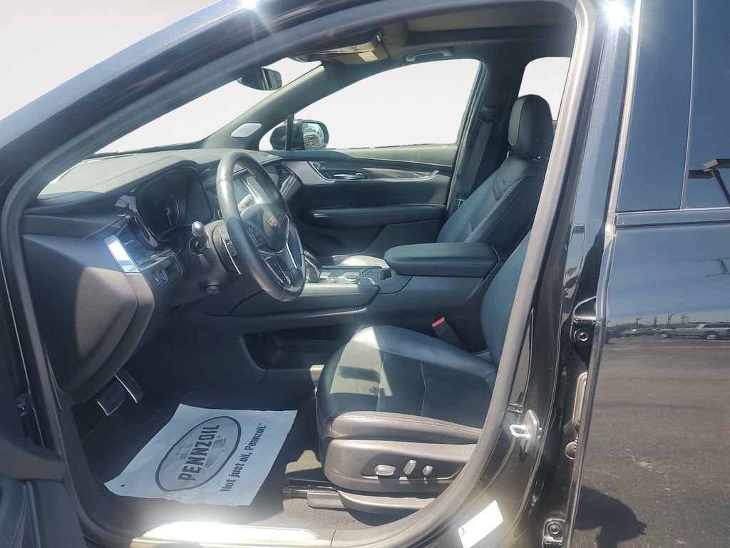 Used 2020 Black Cadillac Sport image 9