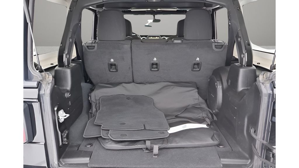 Used 2022 Black Jeep Unlimited Sahara image 16