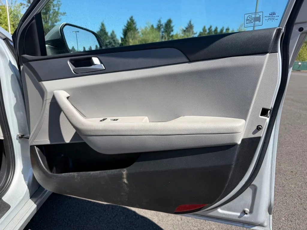 Used 2017 Silver Hyundai Base image 23