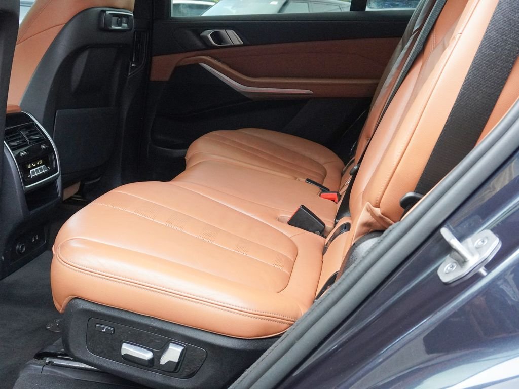 Used 2022 Gray BMW xDrive40i image 35