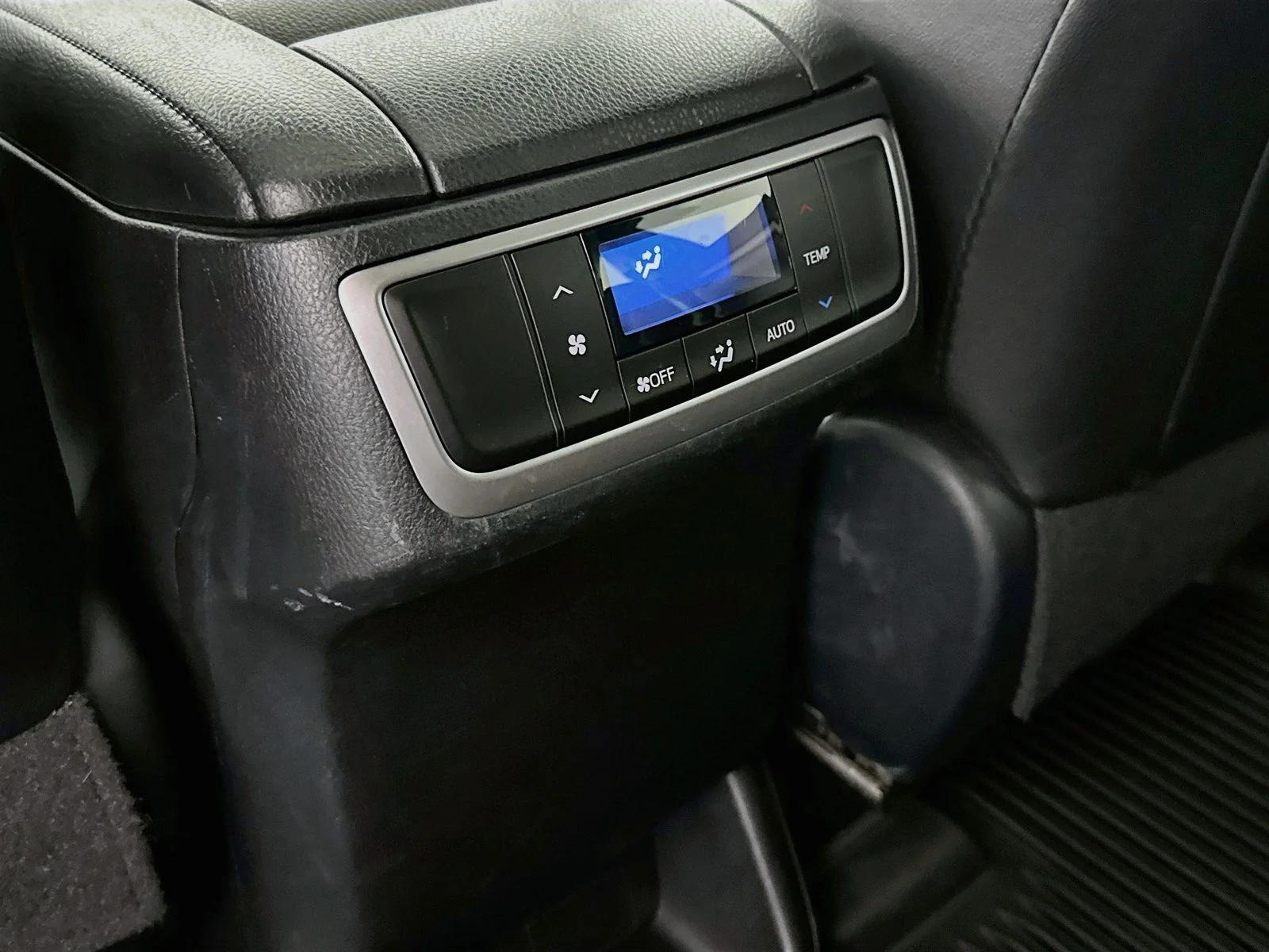 Used 2019 White Toyota XLE image 26