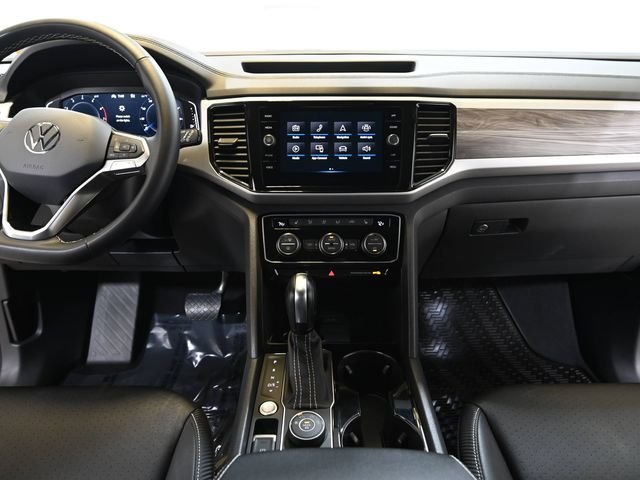 Used 2023 Black Volkswagen 3.6L V6 SE w/Technology image 2