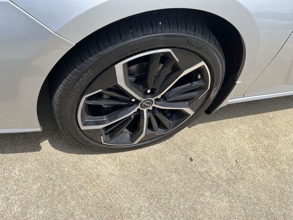 Used 2023 Silver Nissan 2.5 SR image 10