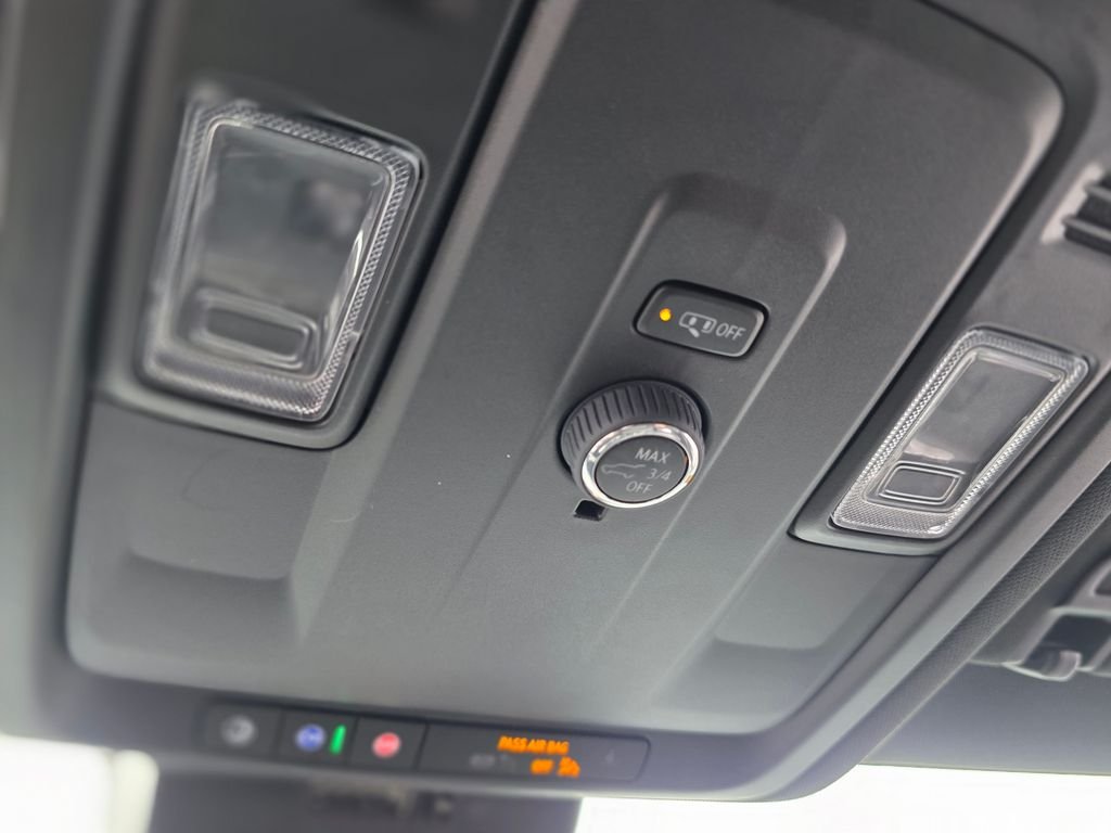 2025 Chevrolet Suburban Z71 - Photo 32