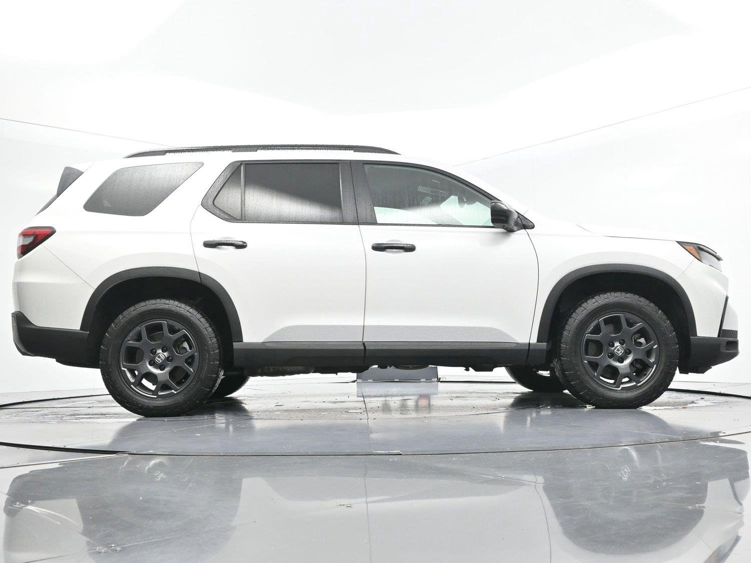 Used 2024 Platinum White Pearl Honda TrailSport image 61