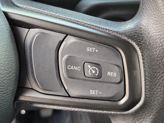 Used 2022  Jeep Sport image 24
