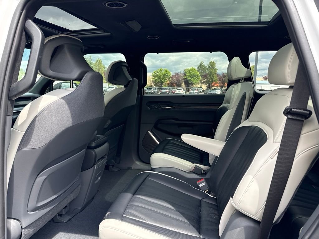 Used 2024 Snow White Pearl Kia GT-Line image 21