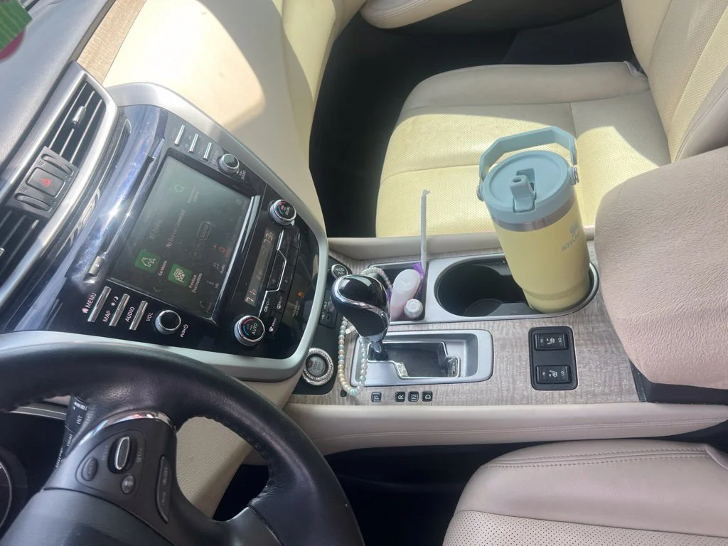 Used 2022 White Nissan SL image 4