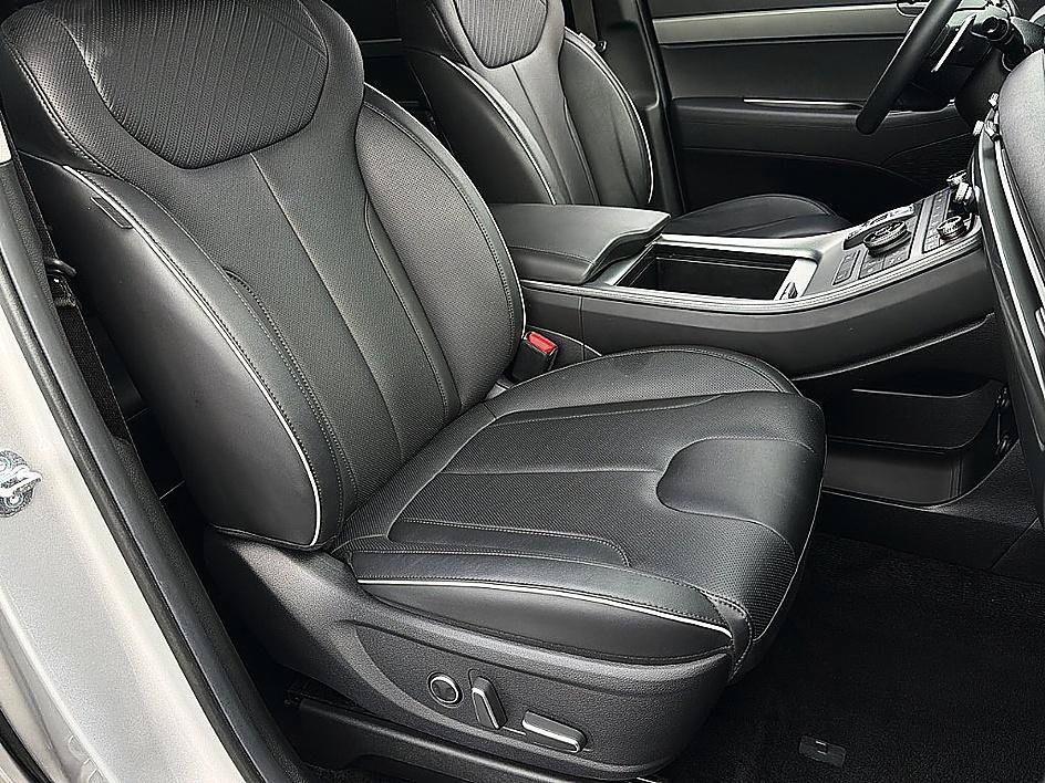 Used 2025 Typhoon Silver Hyundai SEL image 22