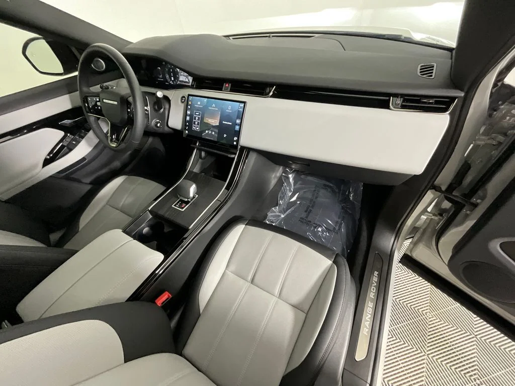 Used 2026 Seoul Pearl Silver Metallic Land Rover Dynamic image 19